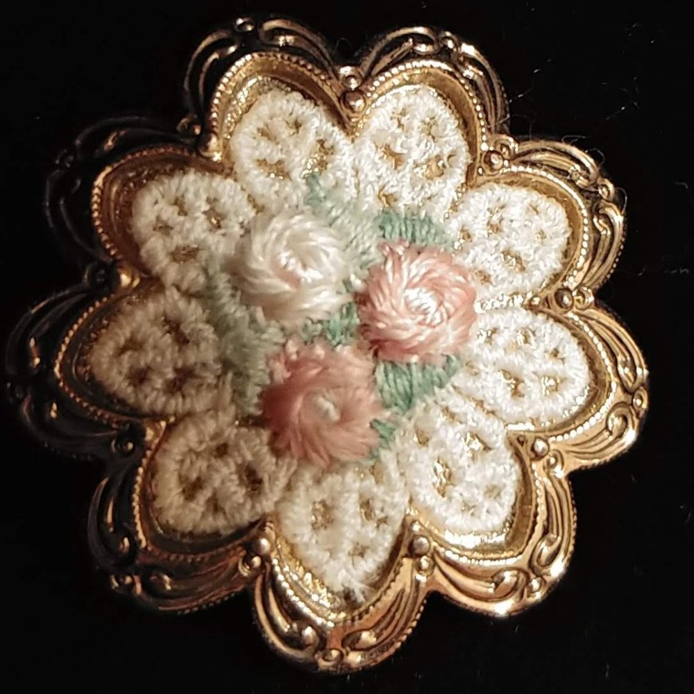 1928 Gold and Crochet Brooch